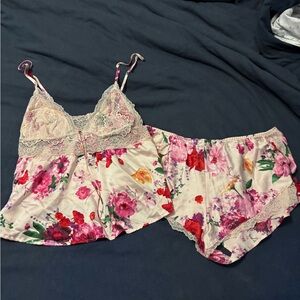 Victoria’s Secret pajama set florals tank and shorts size xl